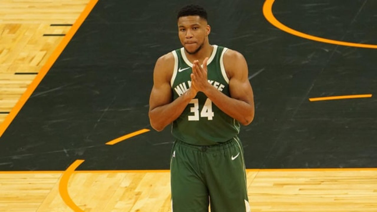 Giannis Antetokounmpo (2)